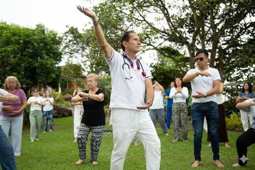 Sesión de movimiento funcional y Qi Gong al aire libre